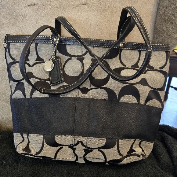 Coach Signature Jacquard Stripe Black Shoulder Handbag - Picture 1 of 5